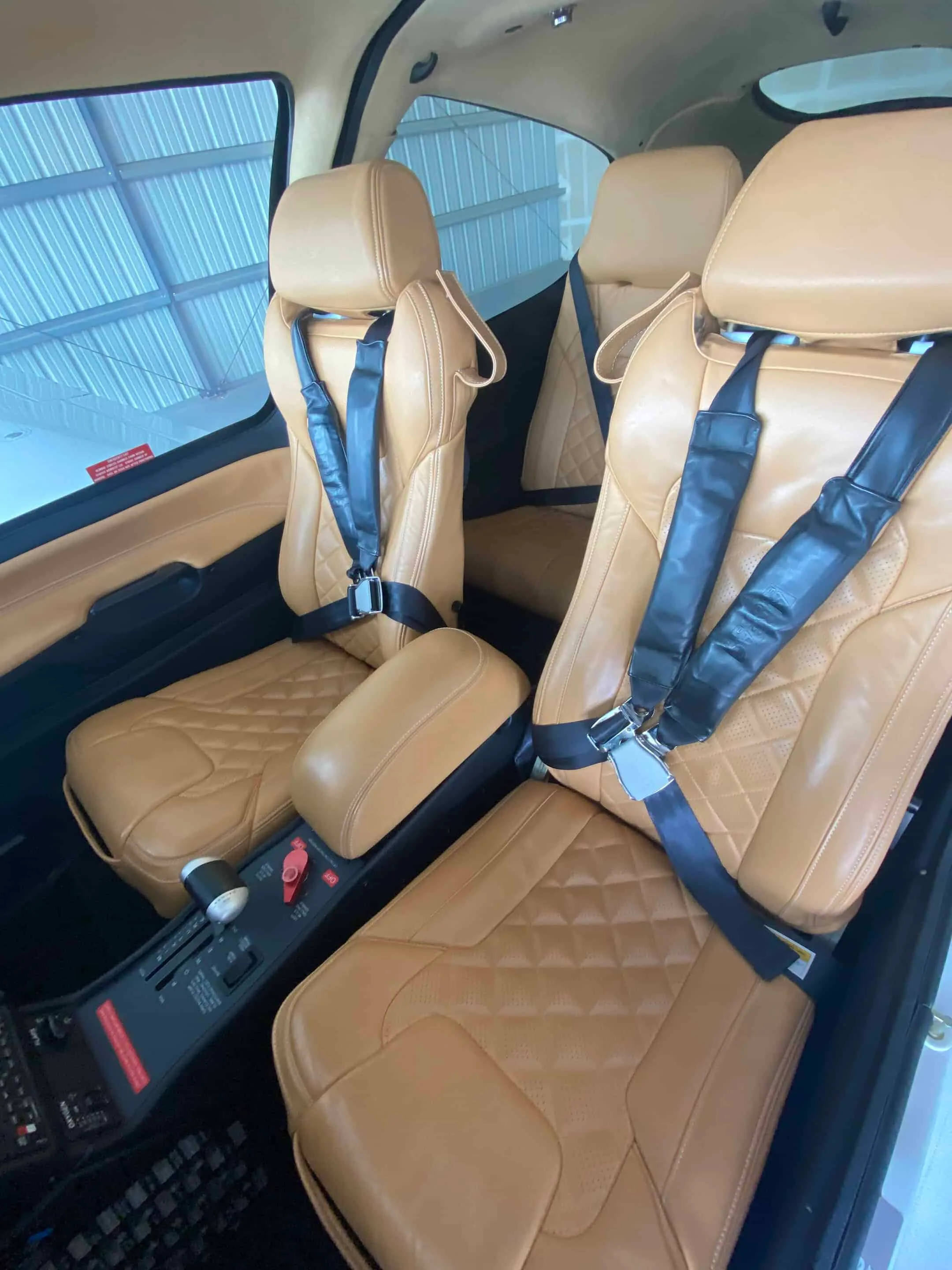 Cabin interior of a Cirrus SR22T.