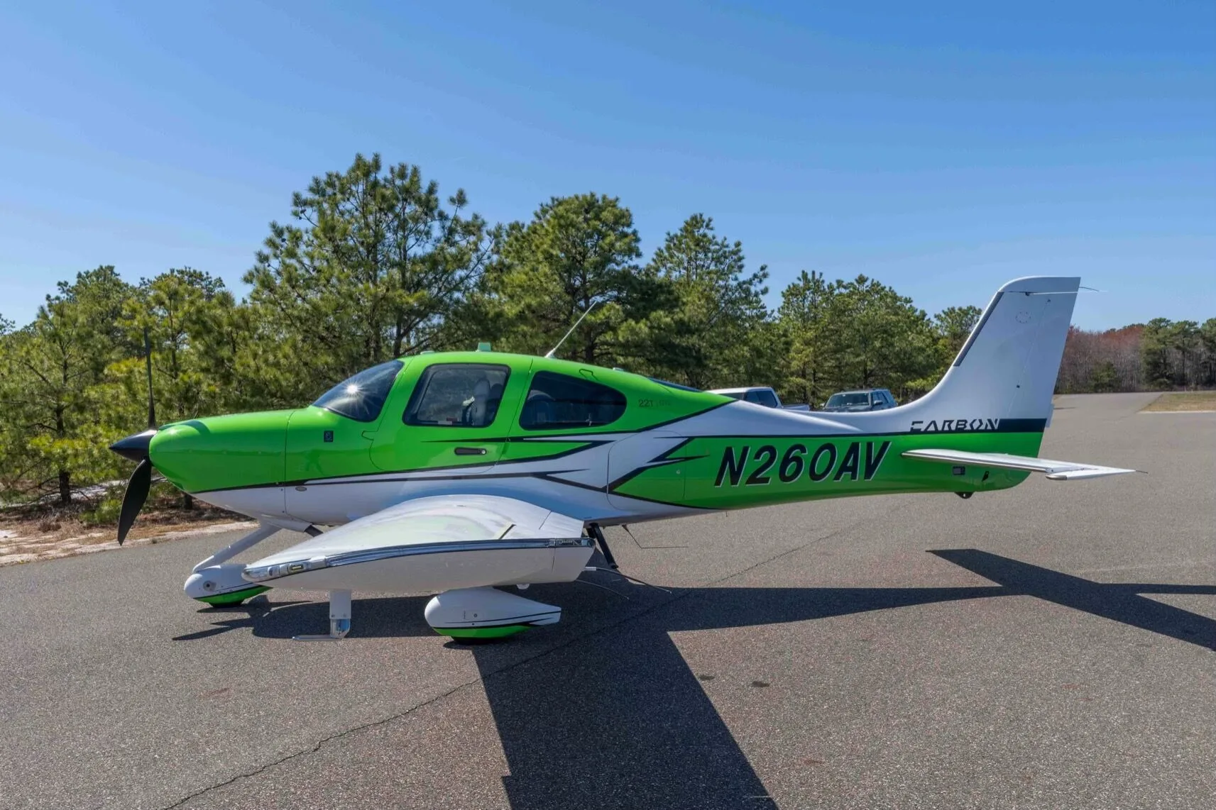 Exterior view of a 2018 Cirrus SR22-G6 TURBO, N260AV.