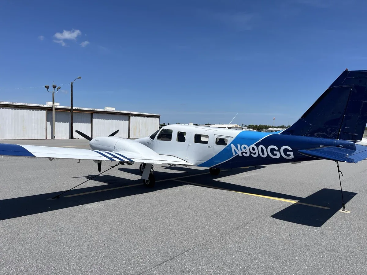 Exterior view of a 2014 Piper Seneca V, N990GG.