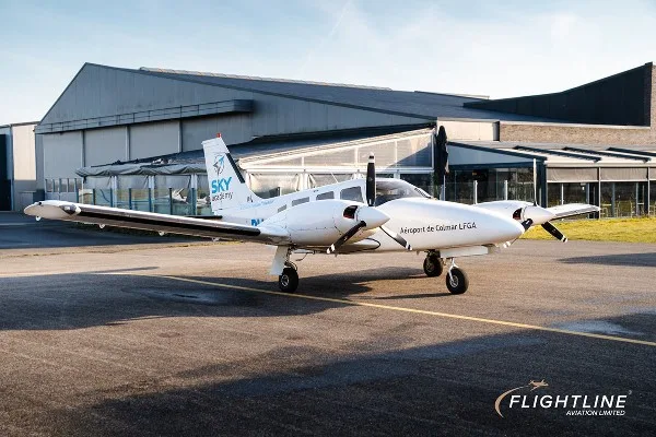 Exterior view of a 1983 Piper Seneca III, PH-SAN.