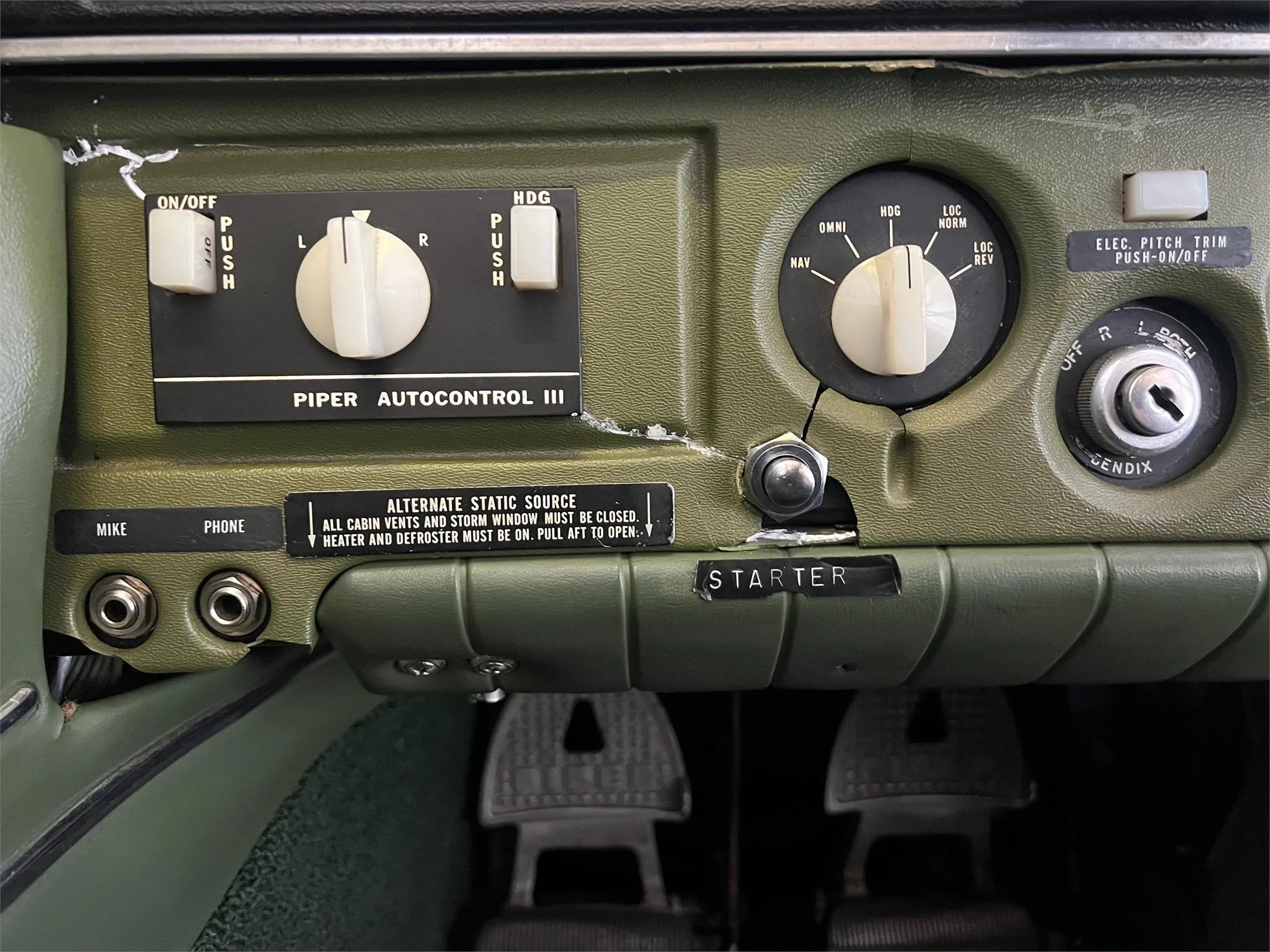 Cockpit and instrument panel of a 1972 PIPER ARROW II.
