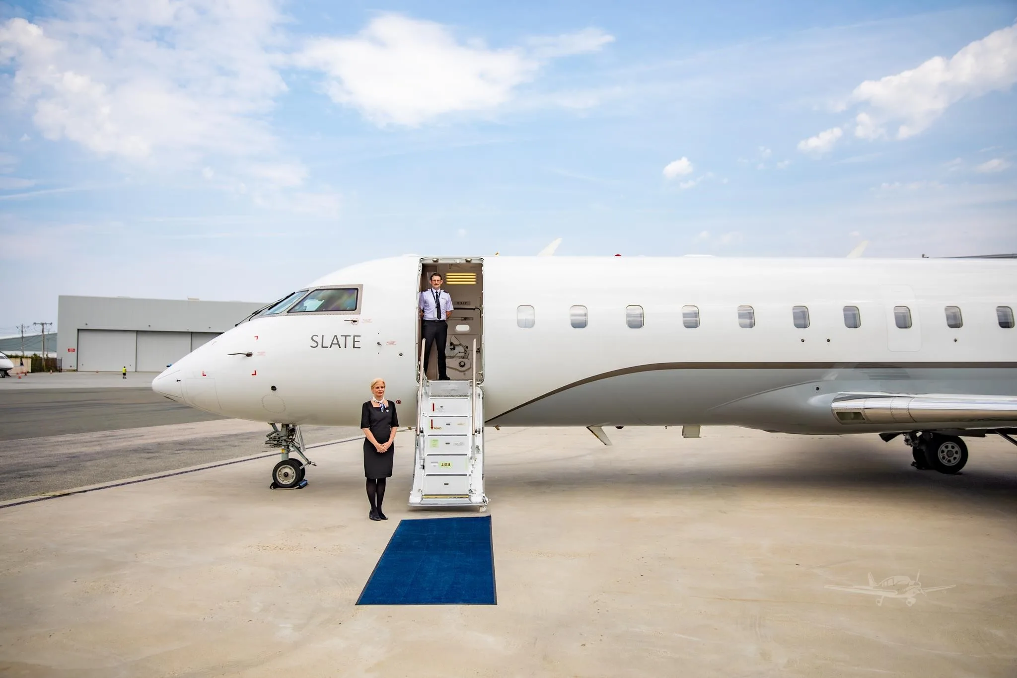 Exterior view of a 2004 BOMBARDIER CHALLENGER 850, N290SA.
