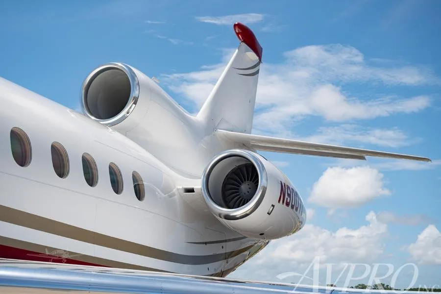 Exterior view of a 2015 DASSAULT FALCON 900LX, N900VG.