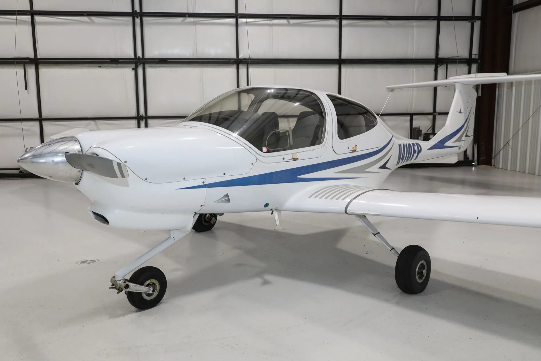 Exterior view of a 2006 Diamond DA40-FP Diamond Star, N410FP.
