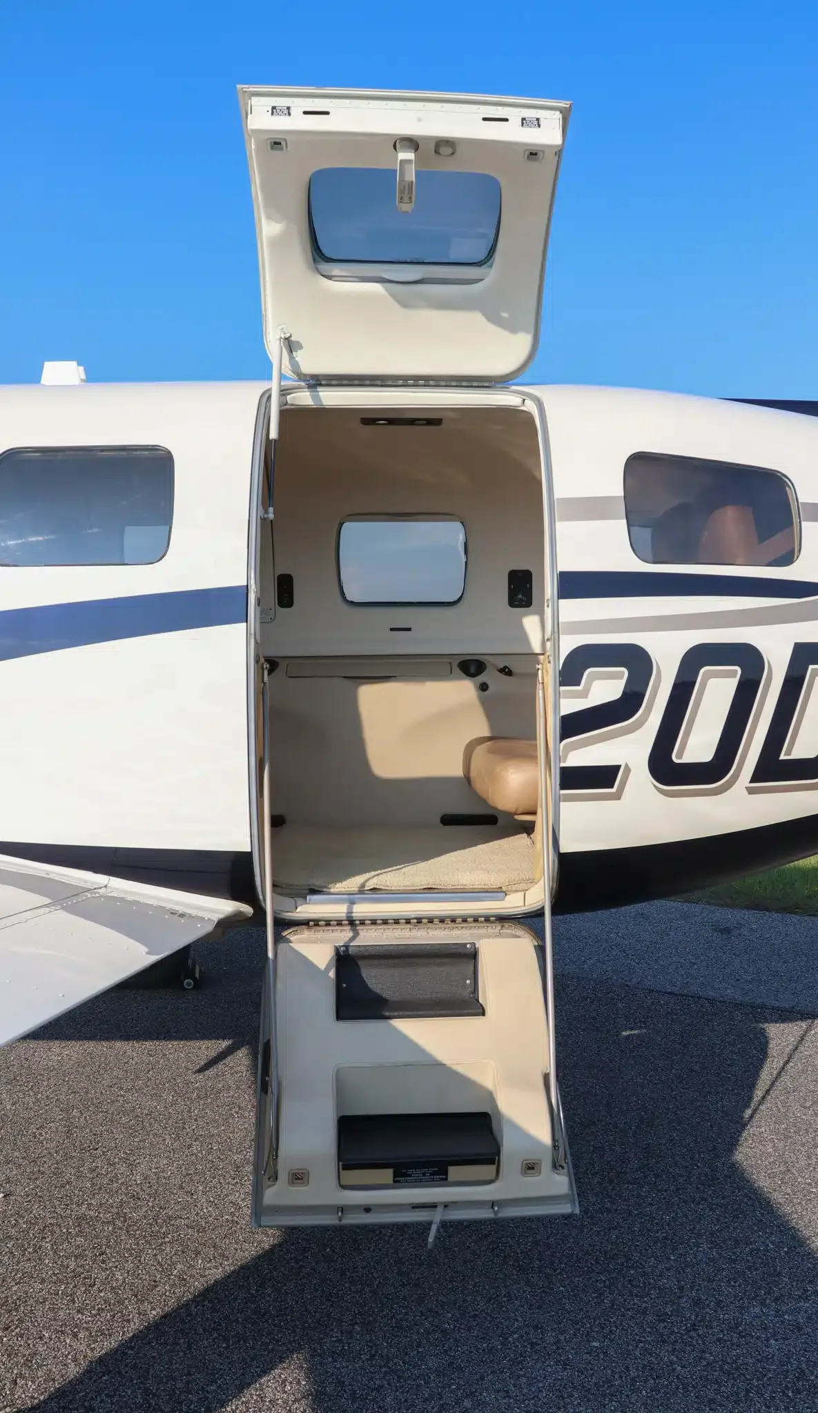 Exterior view of a 2014 Piper Malibu Mirage, N920DB.