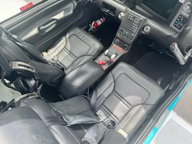 Cockpit and instrument panel of a 2022 CIRRUS SR22-G6 TURBO.