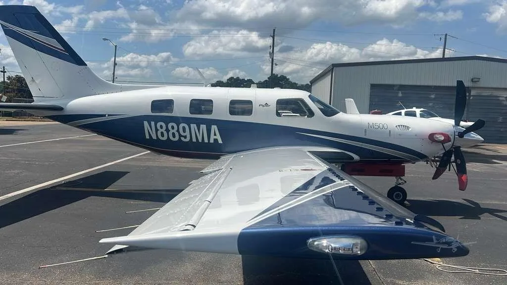 Exterior view of a 2016 PIPER M500.