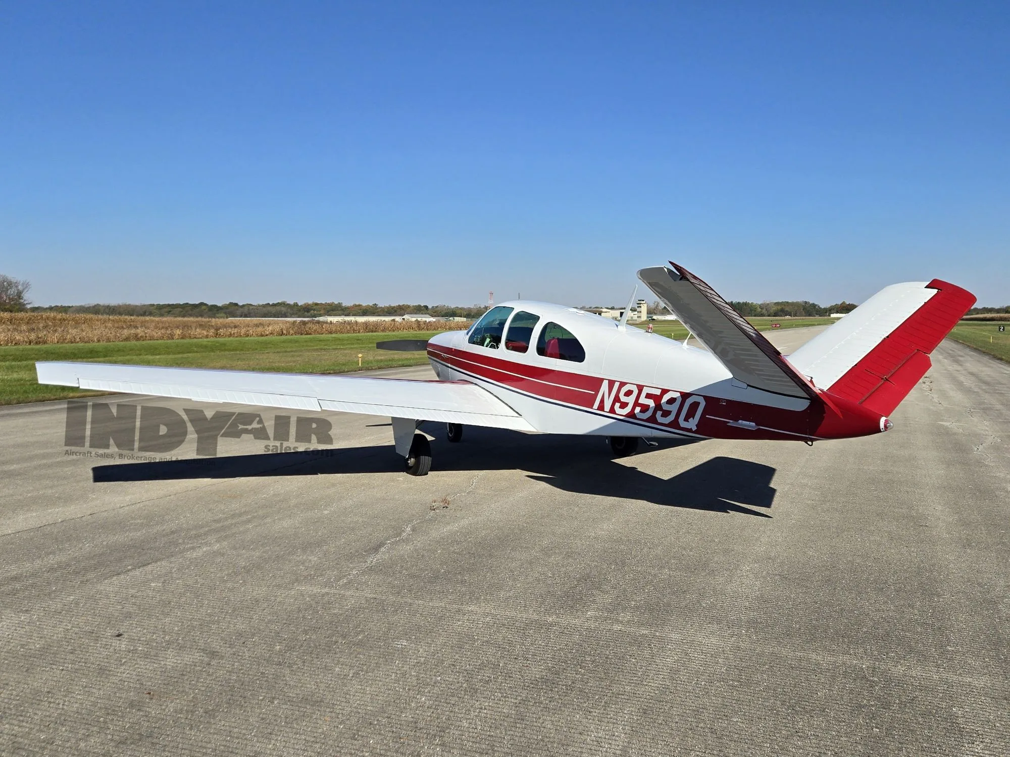 Exterior view of a Beech Bonanza N35, N959Q.