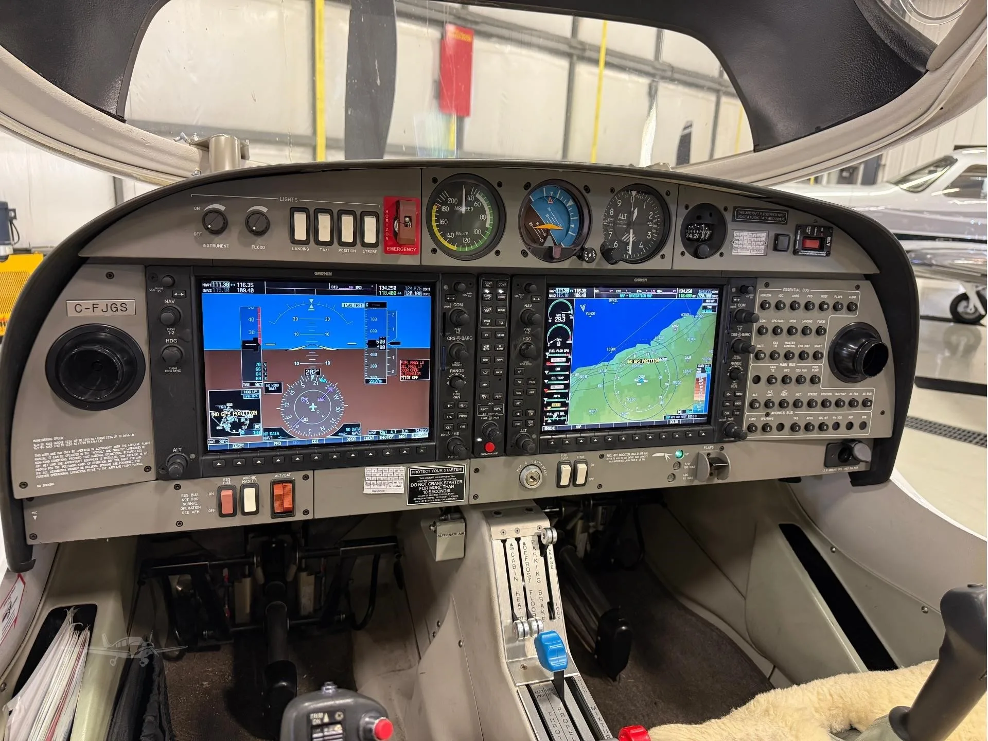 Cockpit and instrument panel of a 2006 DIAMOND DA40 XL.