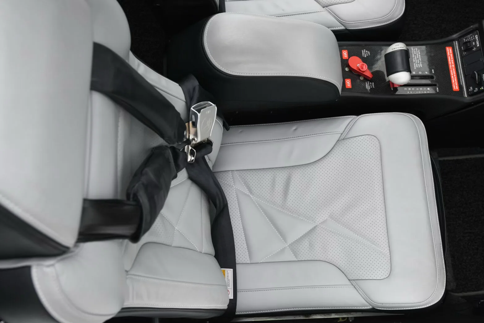 Cabin interior of a 2021 Cirrus SR22-G6 TURBO.