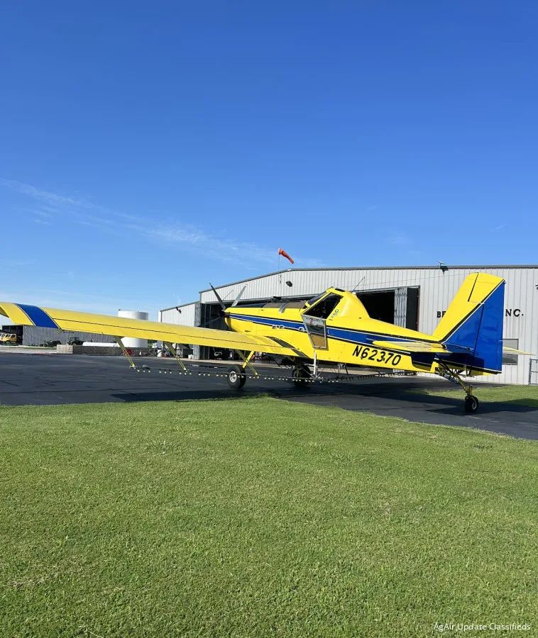 Exterior view of a 2019 Air Tractor 802A, N62370.