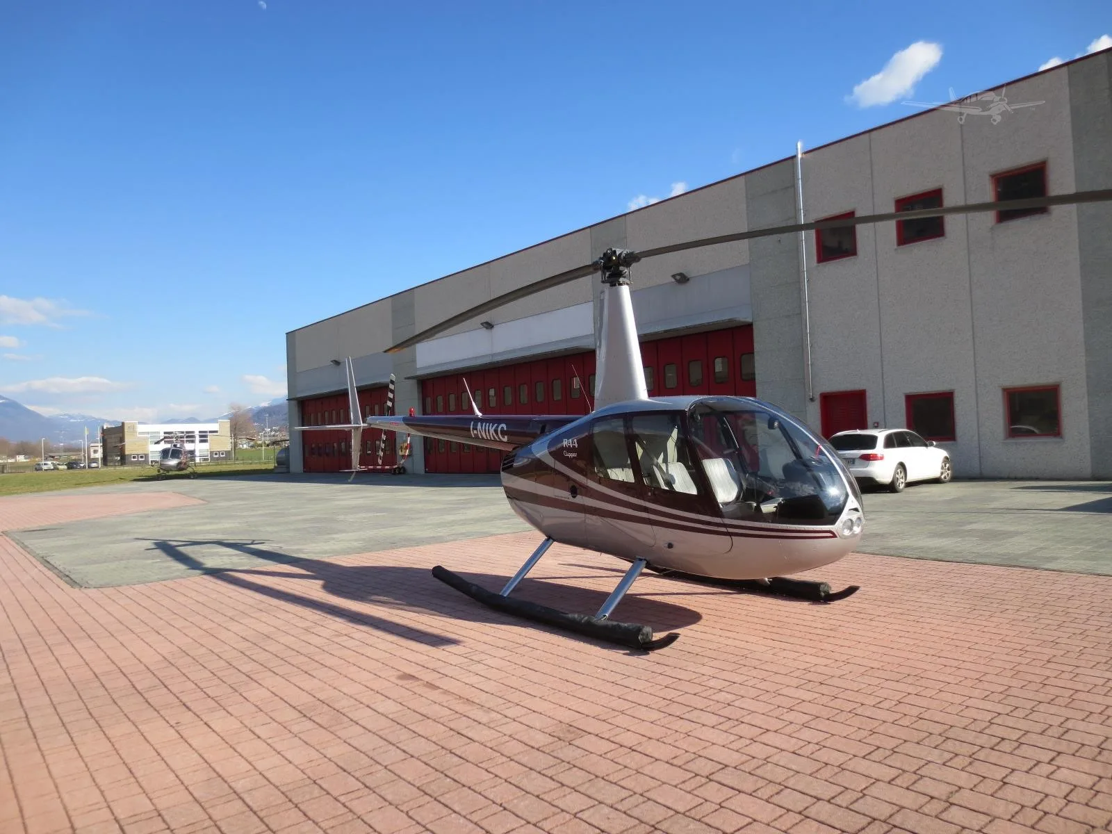 Exterior view of a 2000 ROBINSON R44 CLIPPER I, I-NIKC.