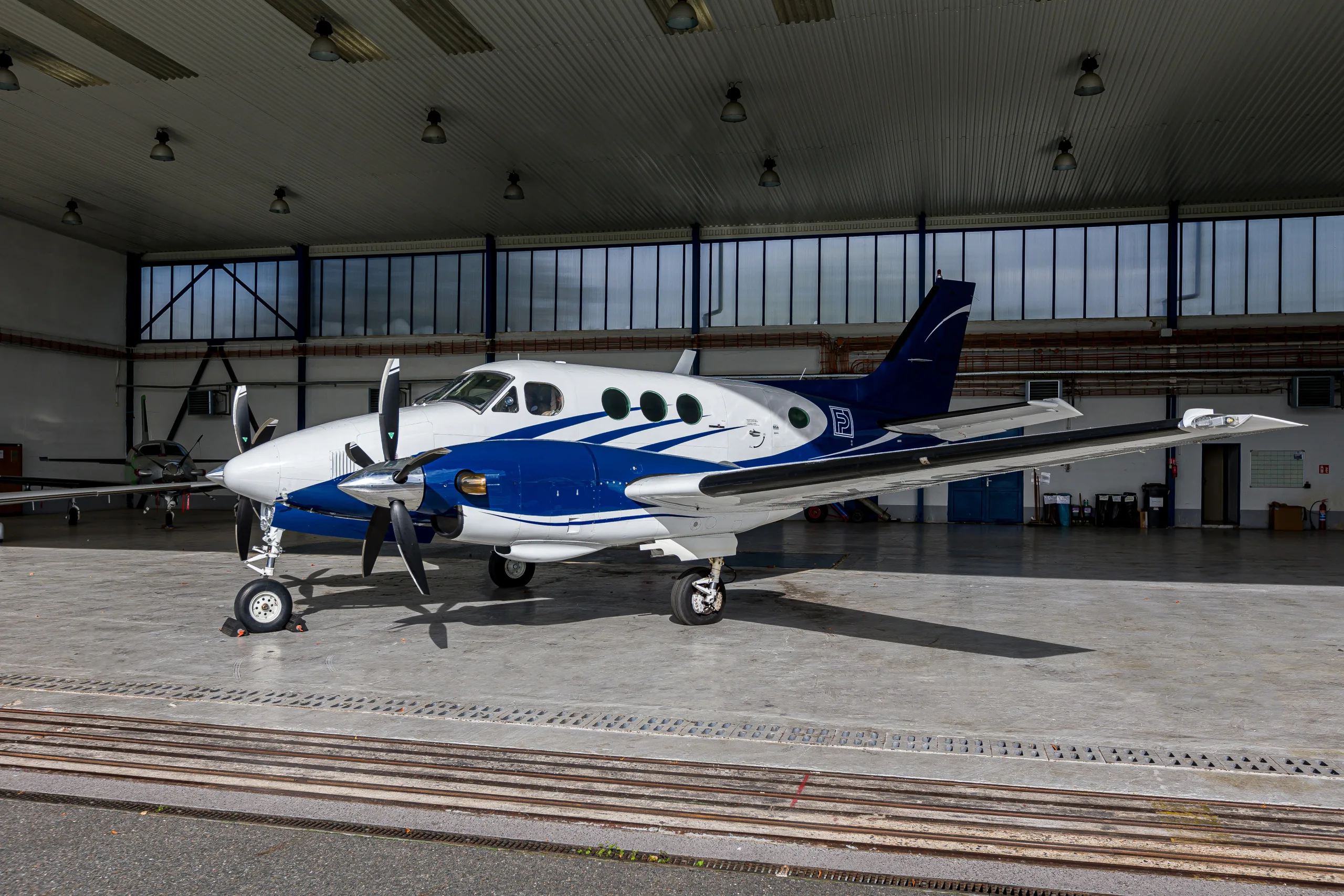 Avionics suite of a 1979 Beechcraft King Air C90 SN.