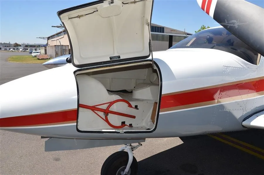 Exterior view of a 1997 PIPER SENECA V, VH-LMI.