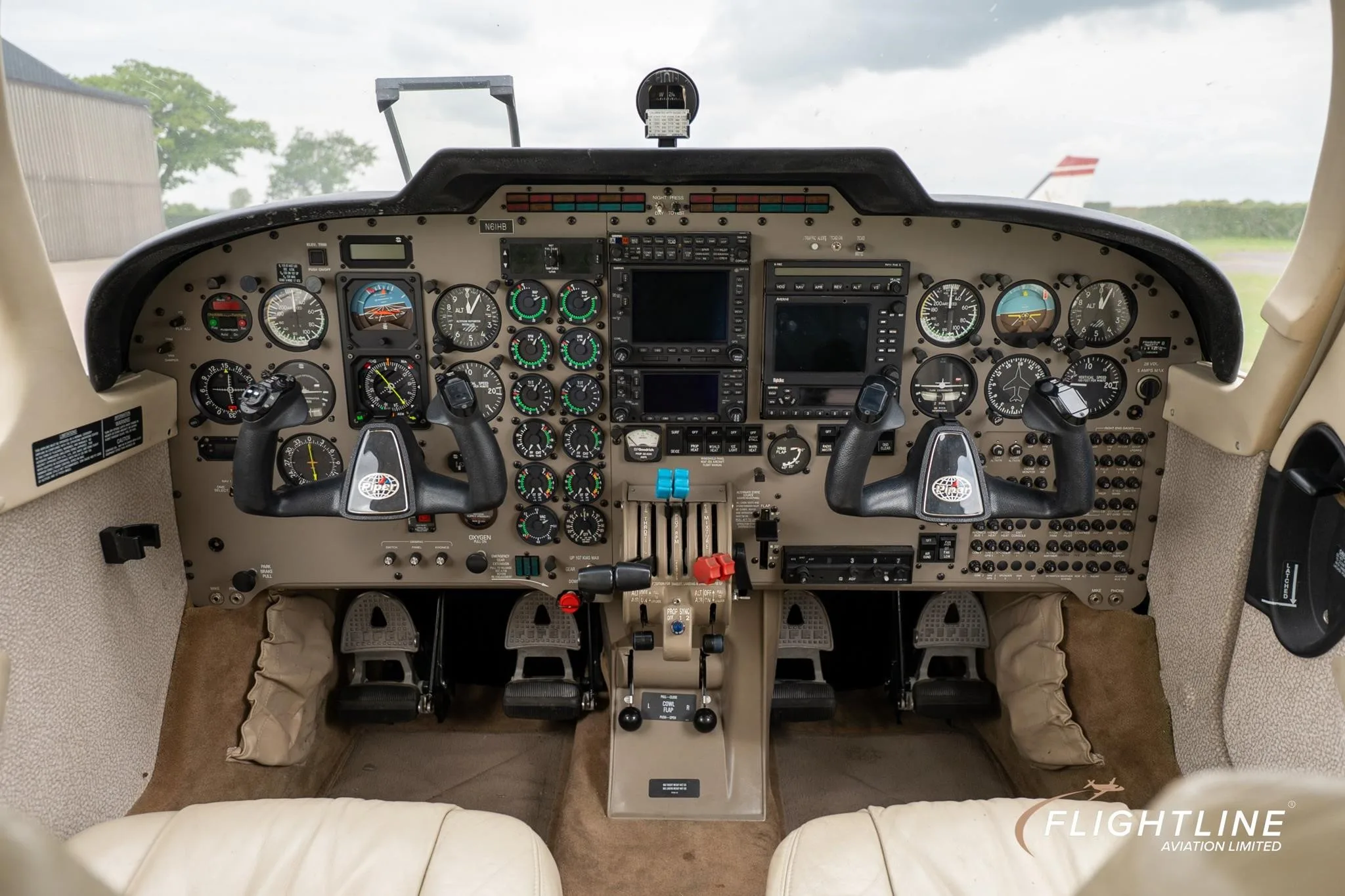 Cockpit and instrument panel of a 2001 PIPER SENECA V.