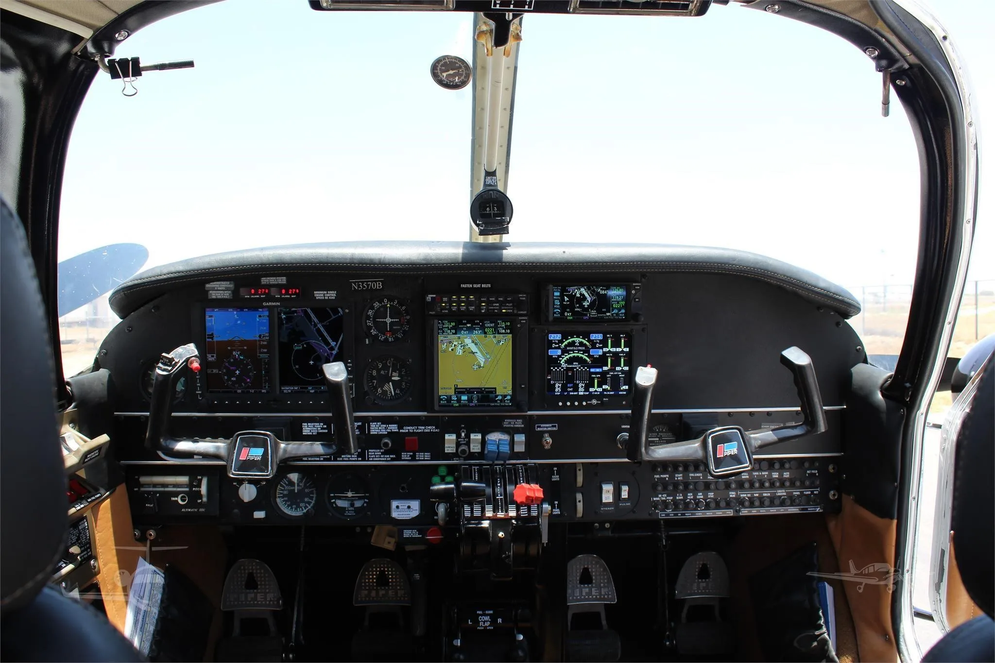 Cockpit and instrument panel of a 1980 PIPER SENECA II.