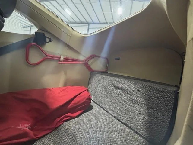 Cabin interior of a 2001 CESSNA 182T SKYLANE.