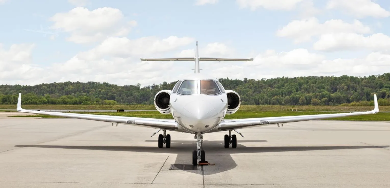 Exterior view of a 2008 HAWKER 900XP.