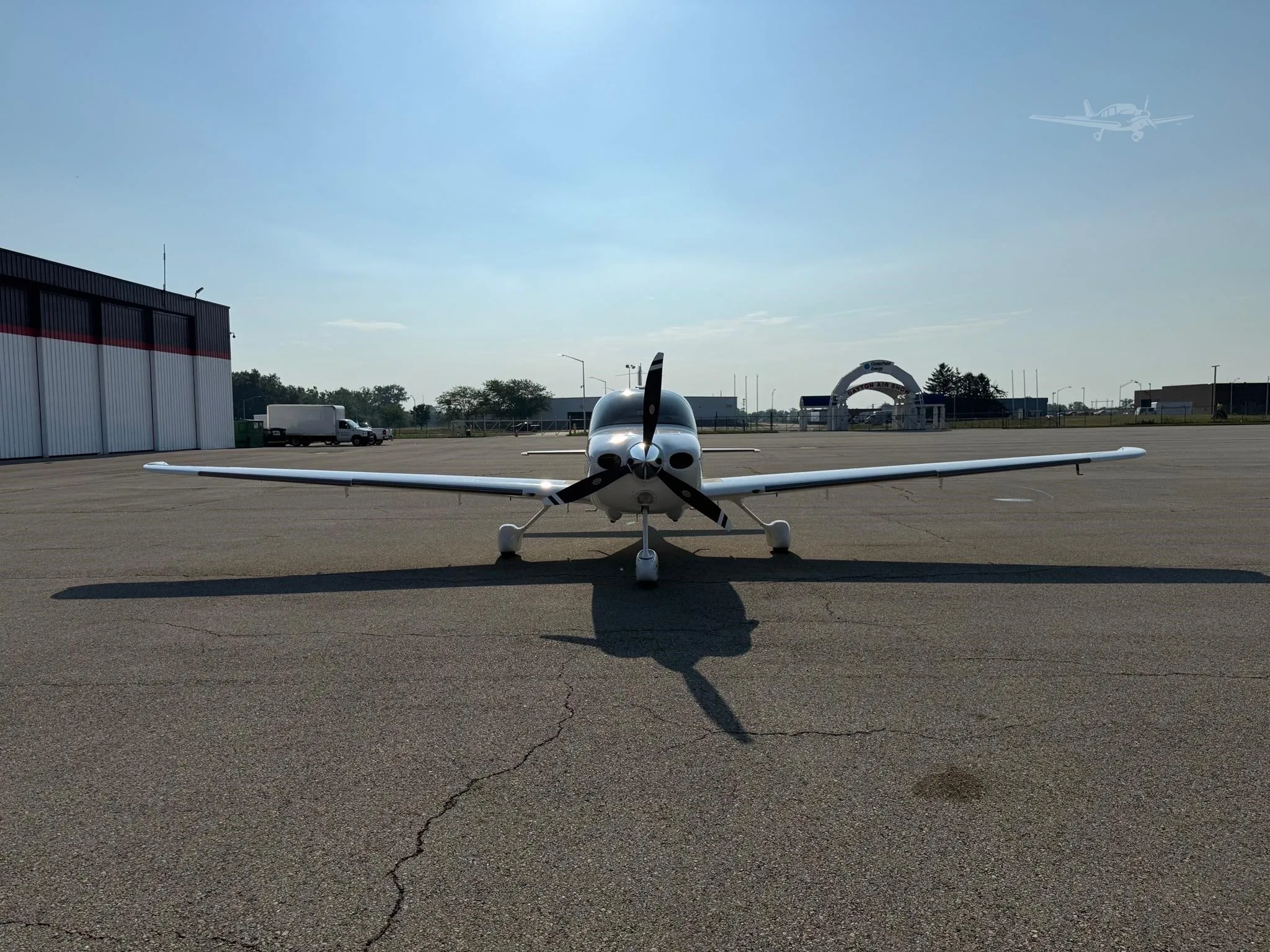 Exterior view of a 2006 CIRRUS SR22-G2, N336B.