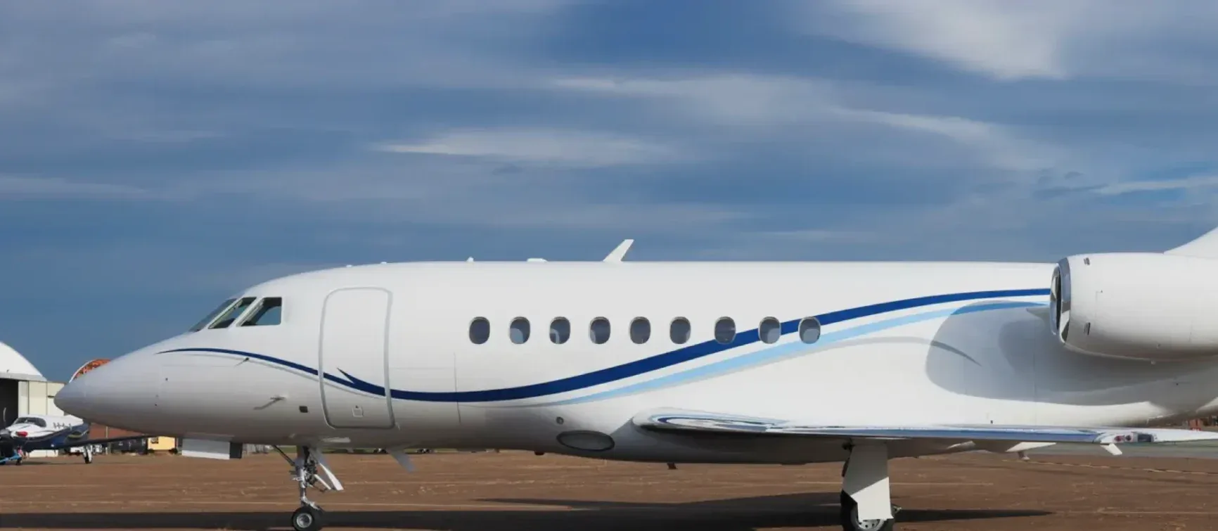 Exterior view of a 1999 Dassault Falcon 2000.