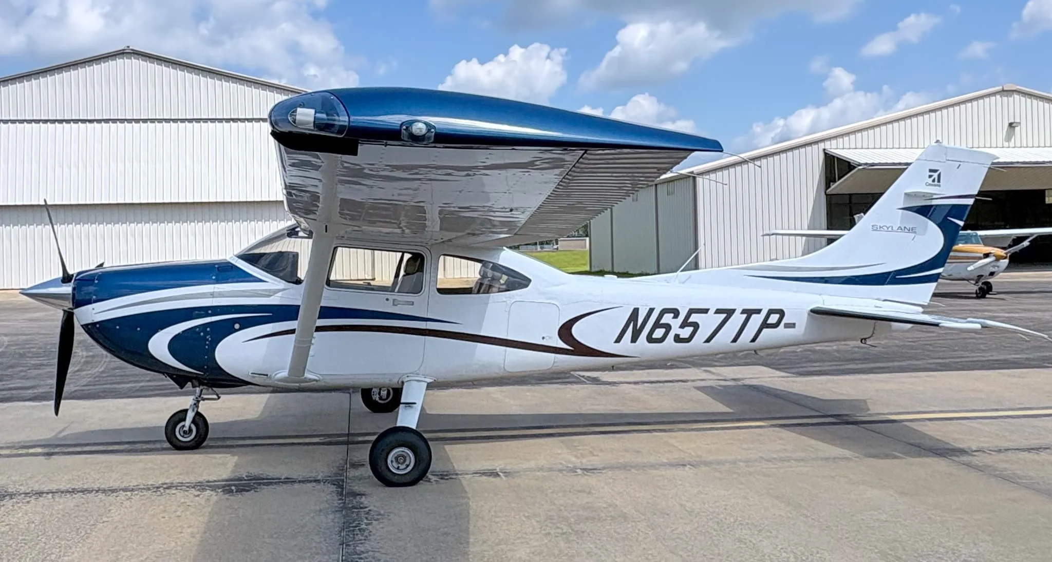 Exterior view of a 2010 Cessna 182T Skylane, N657TP.
