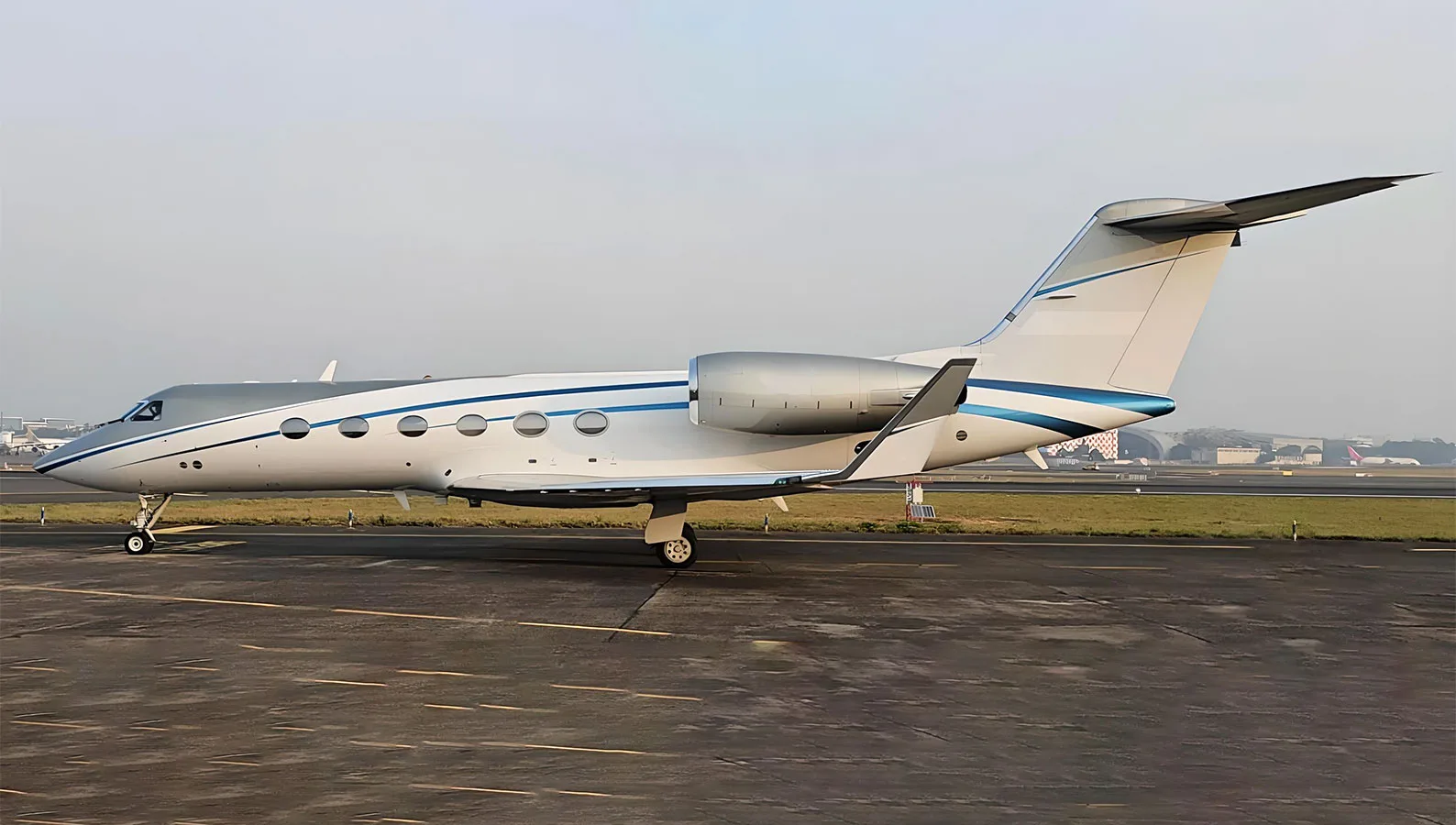 Marketing image of a 2000 Gulfstream GIV-SP.