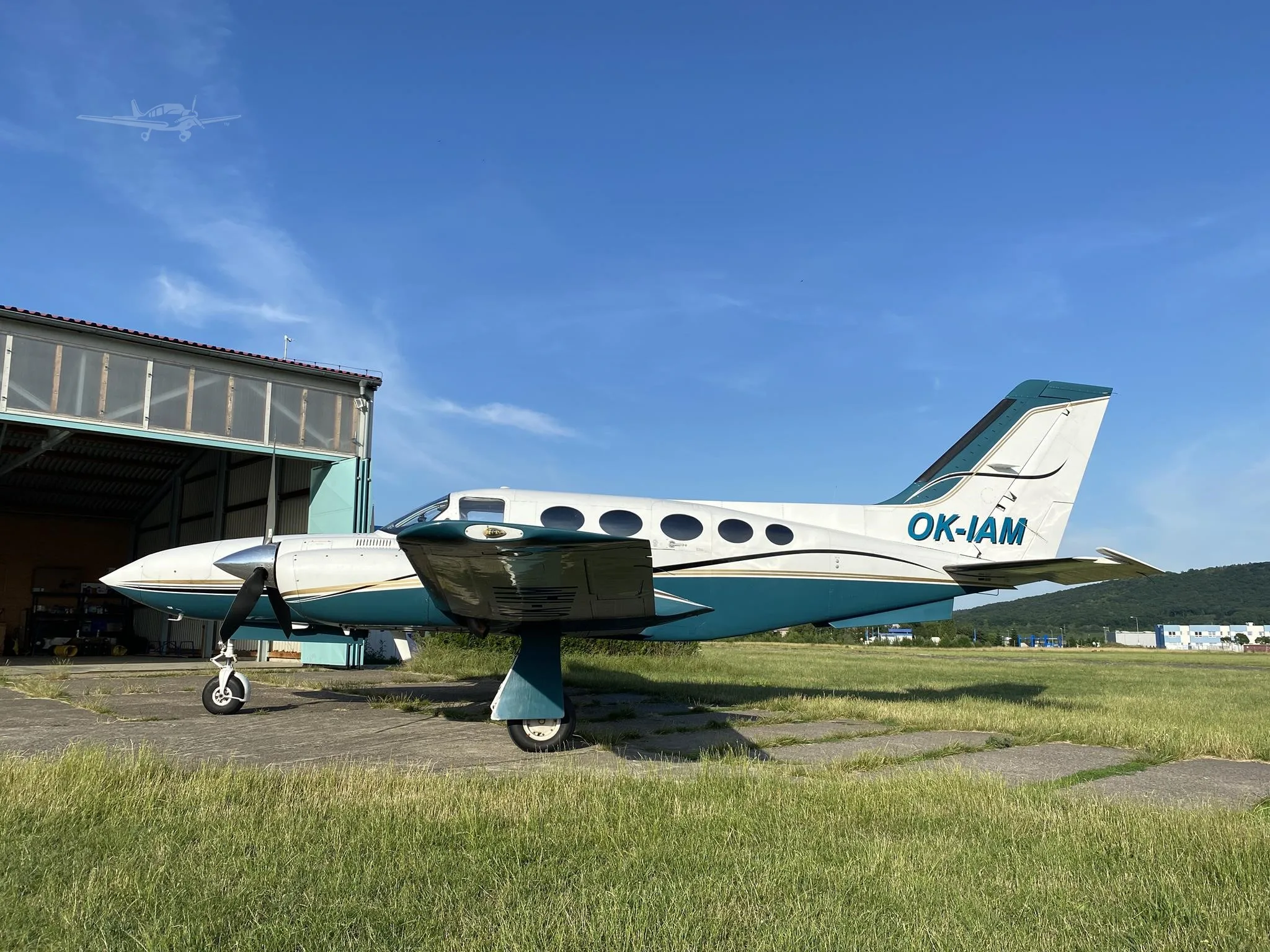 Exterior view of a 1982 CESSNA 421C.