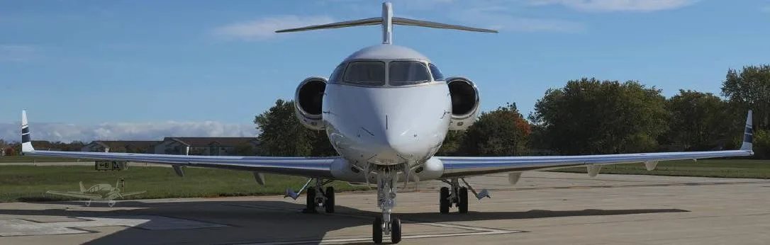 Exterior view of a 2007 BOMBARDIER CHALLENGER 300.