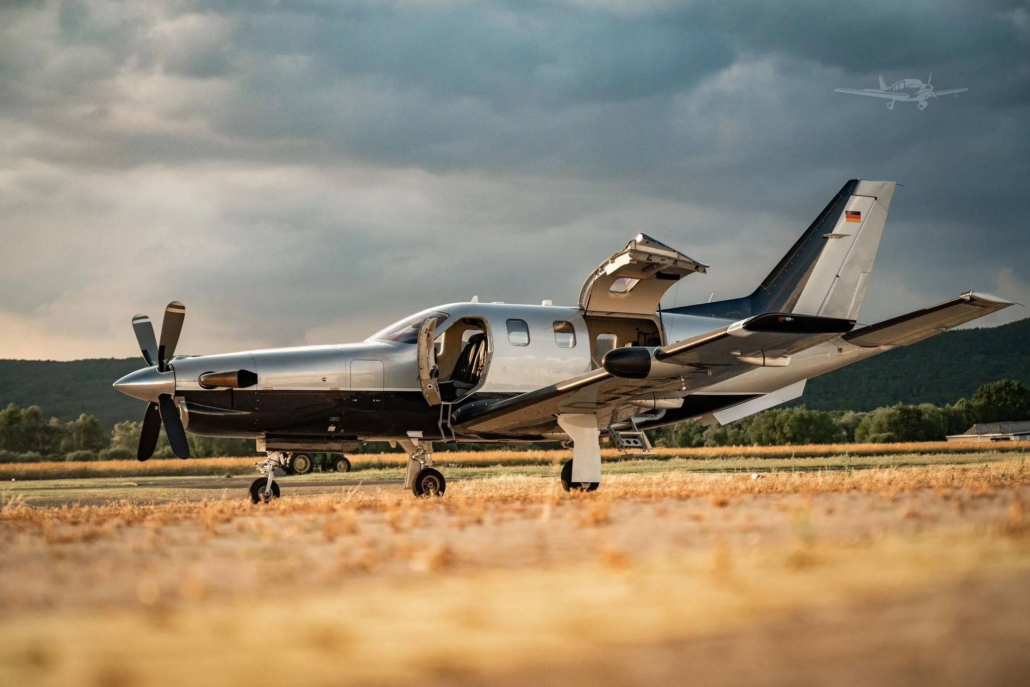 Exterior view of a 2009 DAHER TBM 850, D-FLYM.