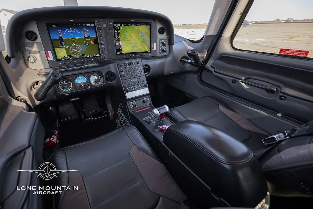 Cockpit and instrument panel of a 2008 Cirrus SR22 G3 GTS Turbo.