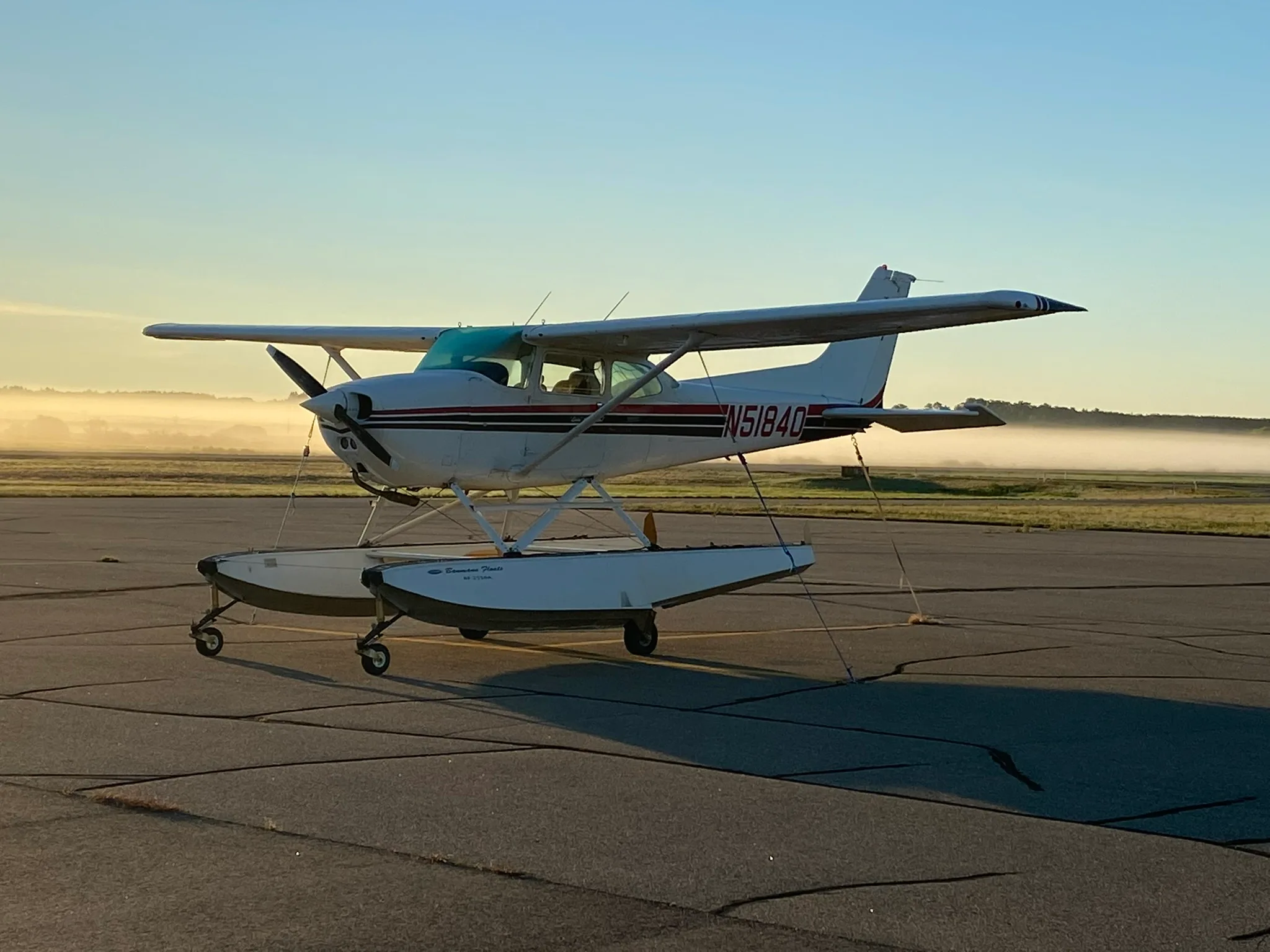 Exterior view of a 1980 Cessna 172 Amphib.