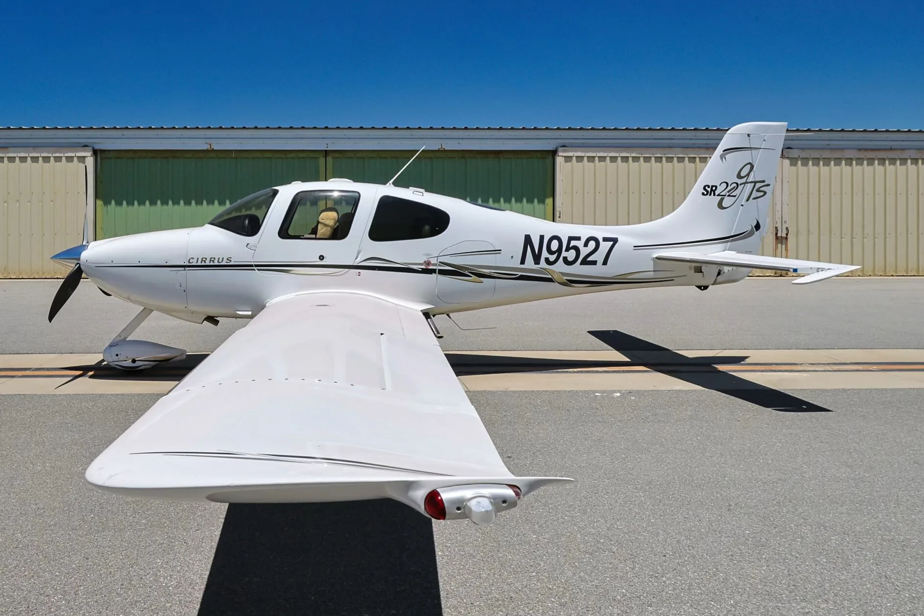 Exterior view of a 2006 Cirrus SR22-G2 GTS, N9527.
