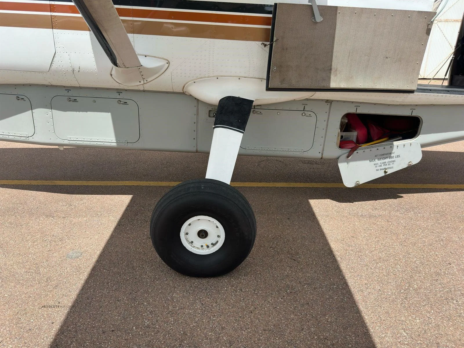 Exterior view of a 1995 CESSNA CARAVAN 208B GRAND.