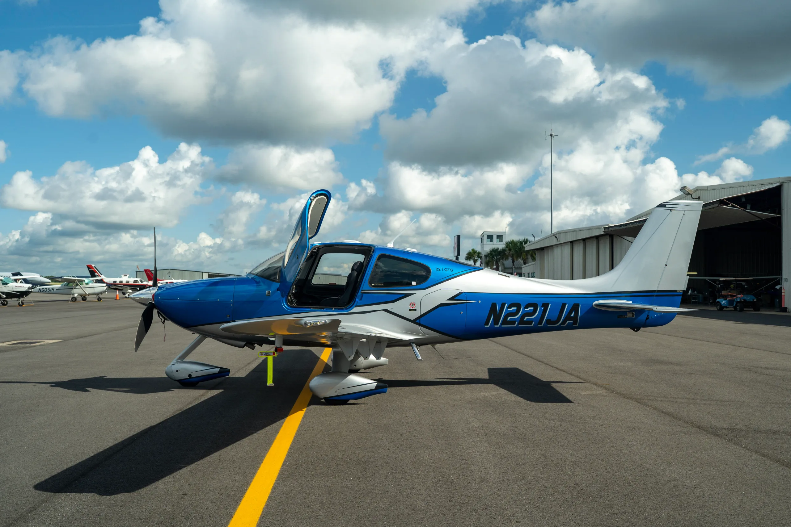 Exterior view of a 2007 Cirrus SR22 G2, N221JA.