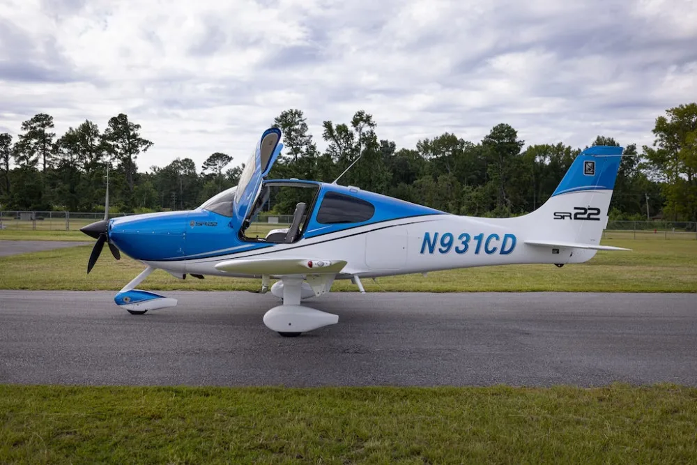 Exterior view of a 2002 Cirrus SR22.