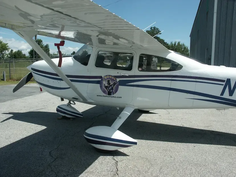 Exterior view of a 1999 Cessna 182S Skylane.