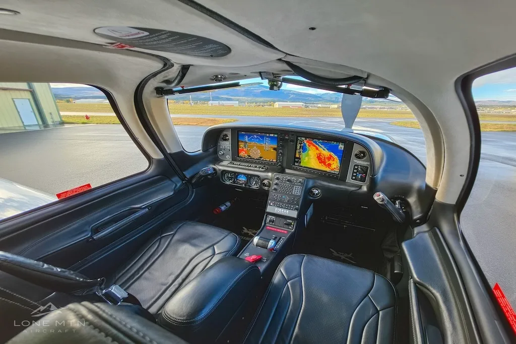 Cockpit and instrument panel of a 2012 Cirrus SR22T G3 GTS.