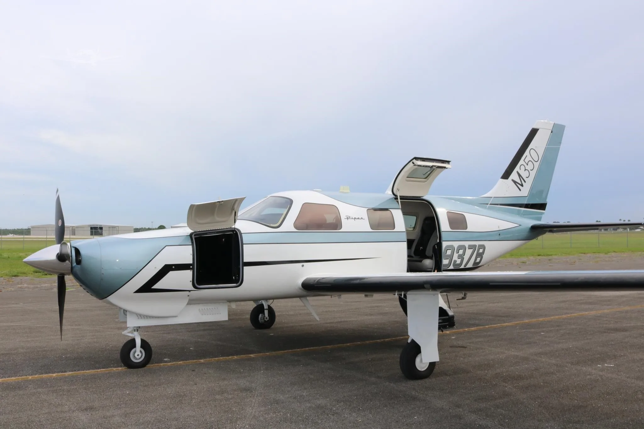 Exterior view of a 2025 PIPER M350, N1937B.