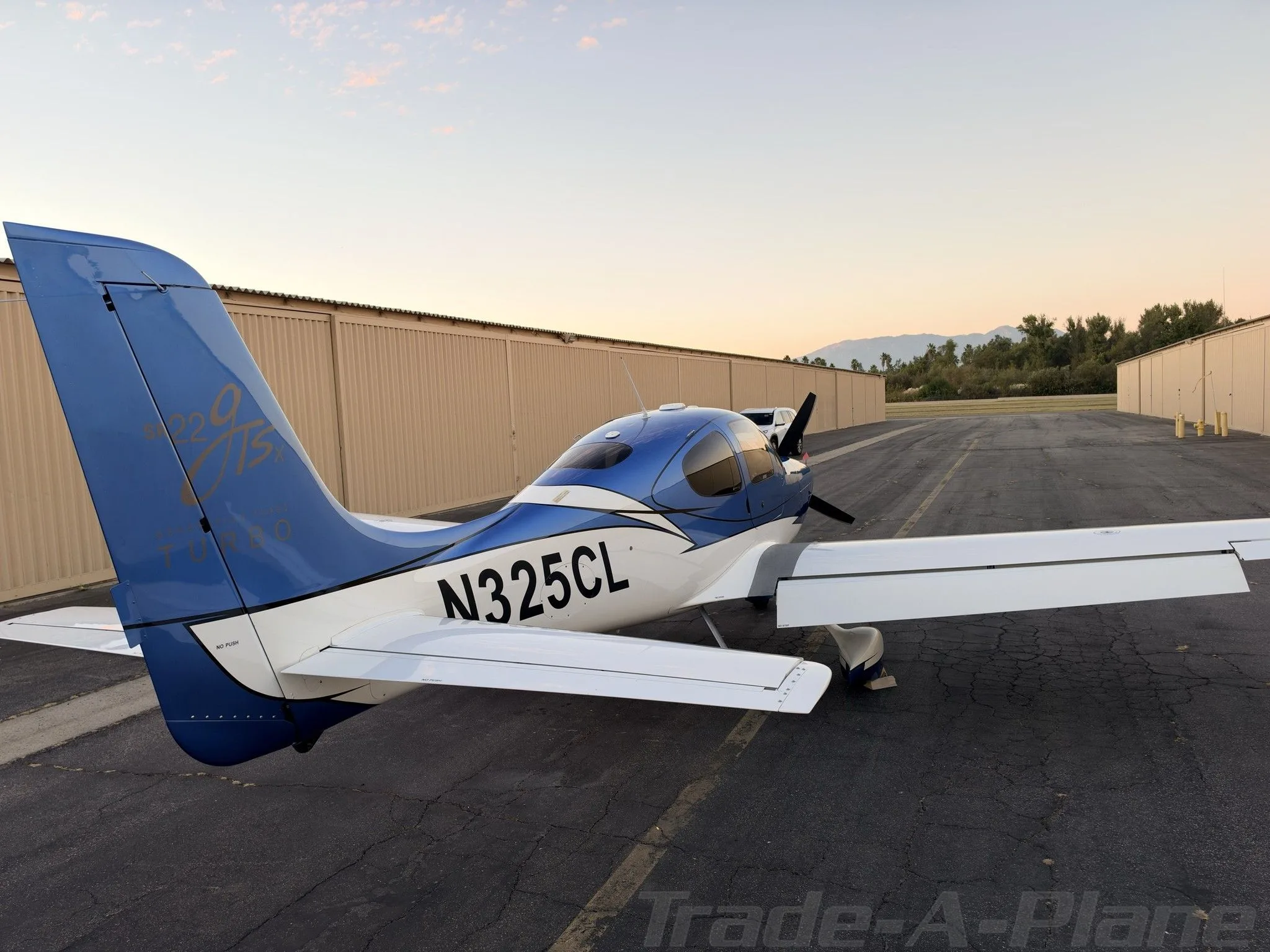 Exterior view of a 2008 CIRRUS SR22-G3 TURBO GTS, N325CL.