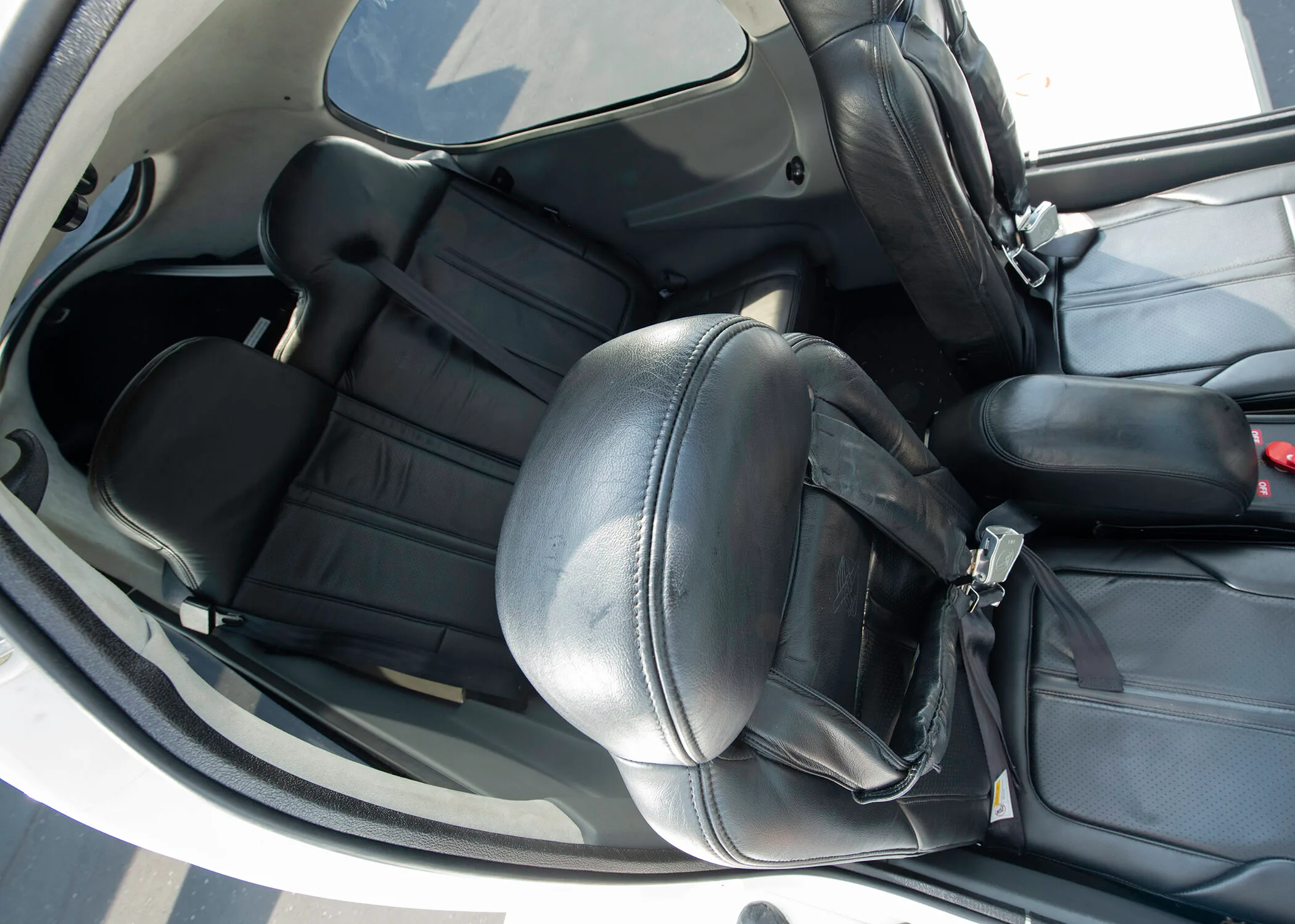 Cabin interior of a 2016 Cirrus SR22-G5.