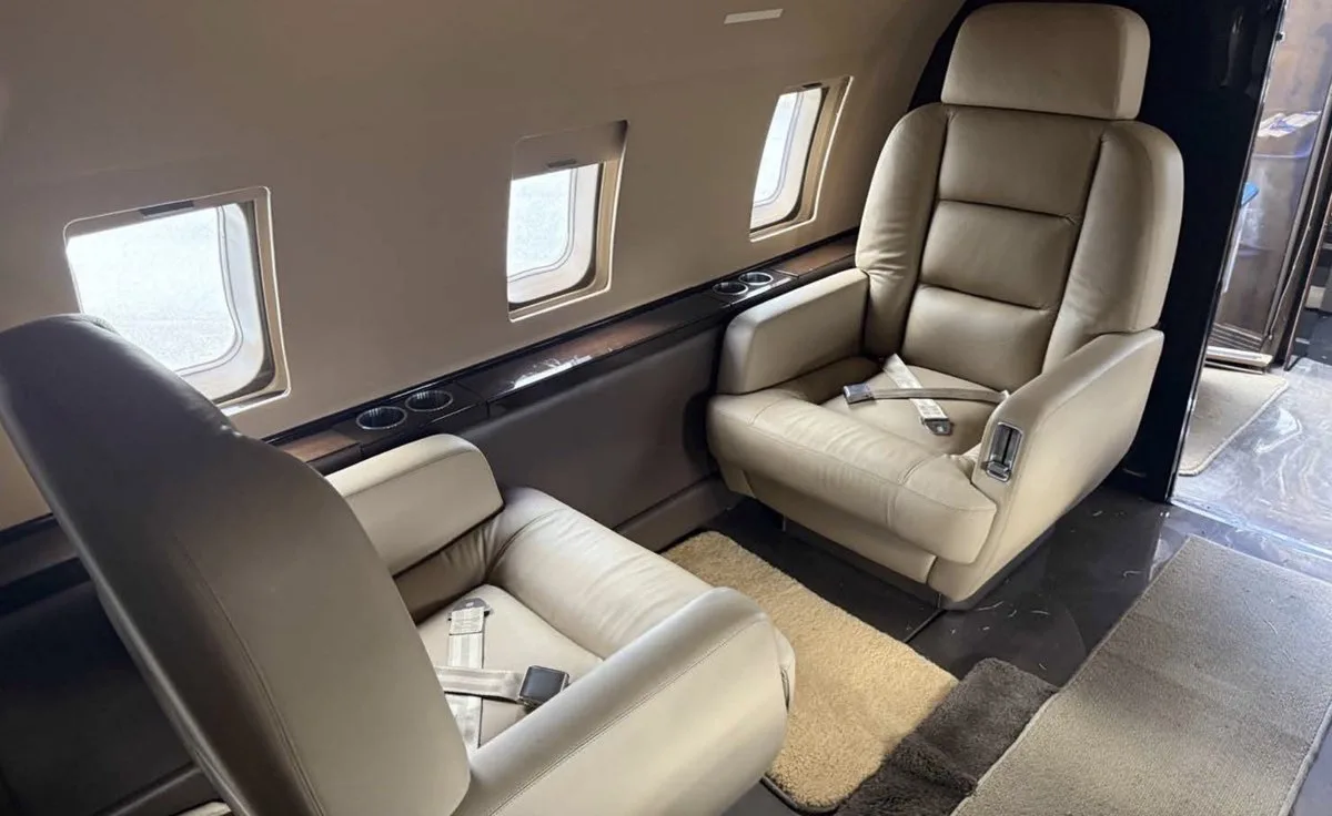 Cabin interior of a 1989 Bombardier Challenger 601-3A SN 5047.
