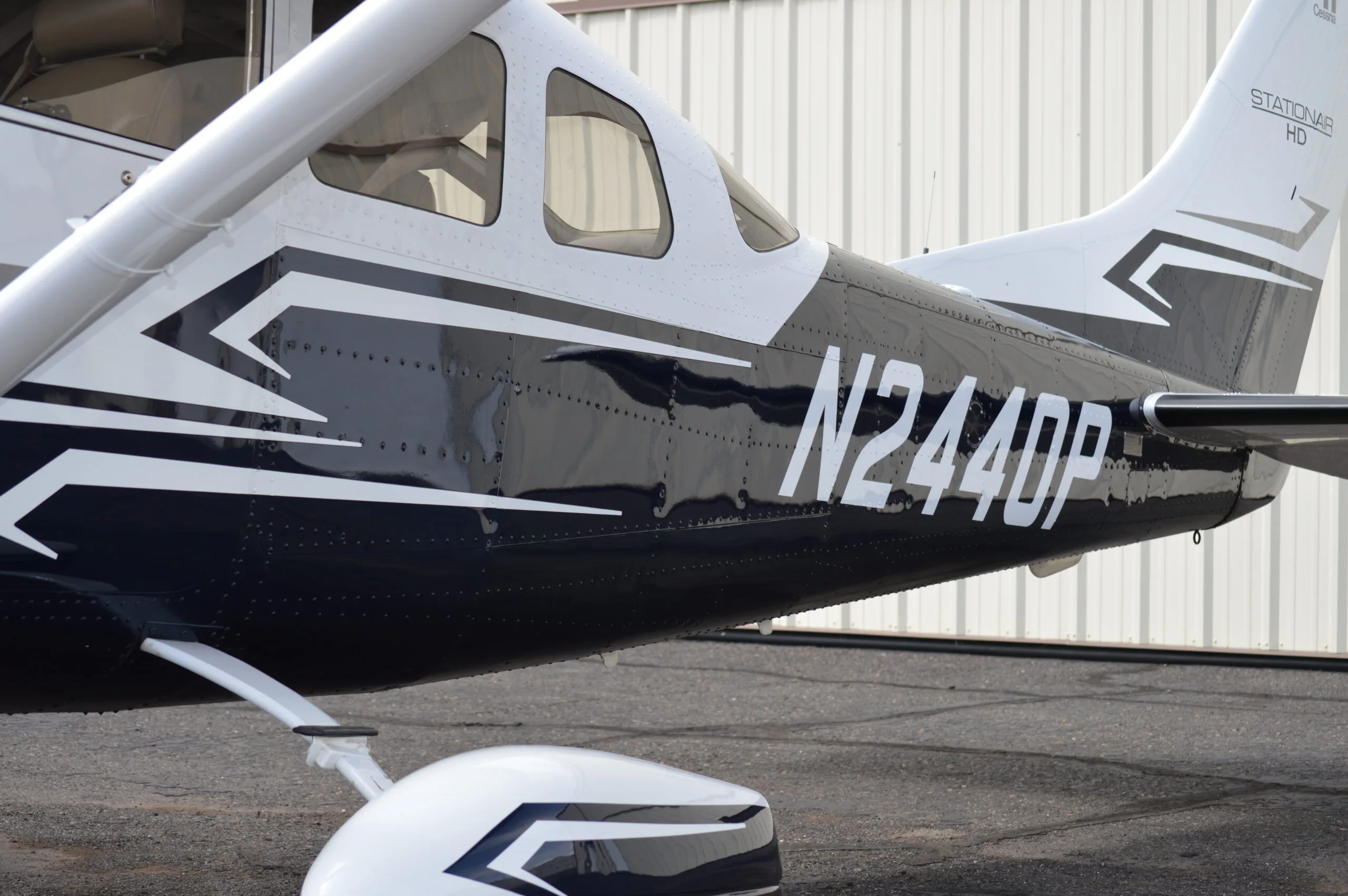 Exterior view of a 1999 Cessna Turbo 206H Stationair HD, N2440P.