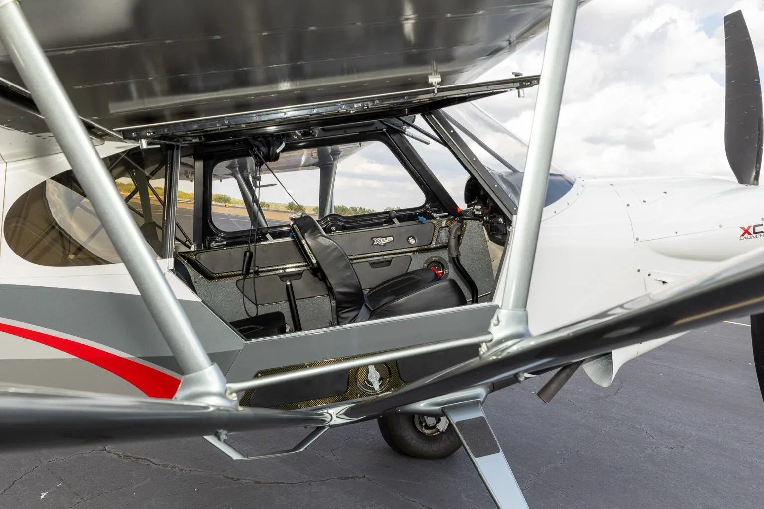 Exterior view of a 2016 CubCrafters XCUB, N555ZM.