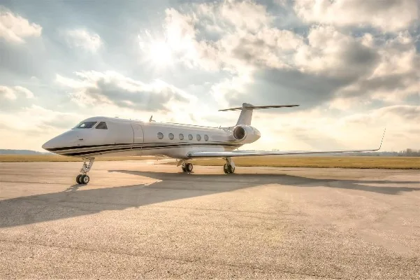 Marketing image of a 1999 Gulfstream.
