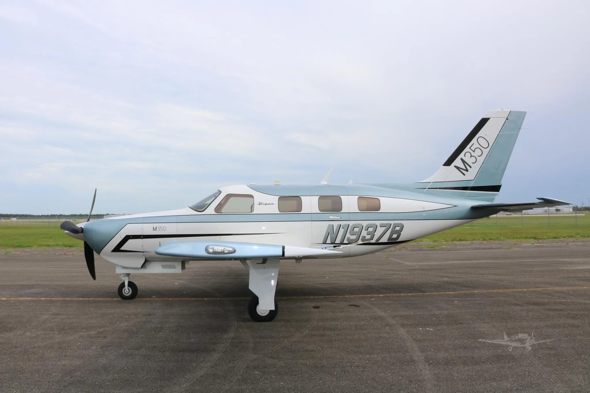 Exterior view of a 2025 PIPER M350, N1937B.