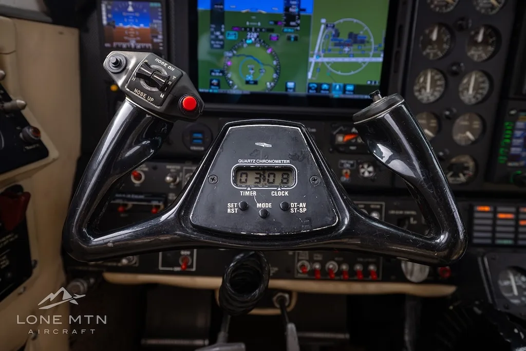 Cockpit and instrument panel of a 1980 Beechcraft King Air F90.