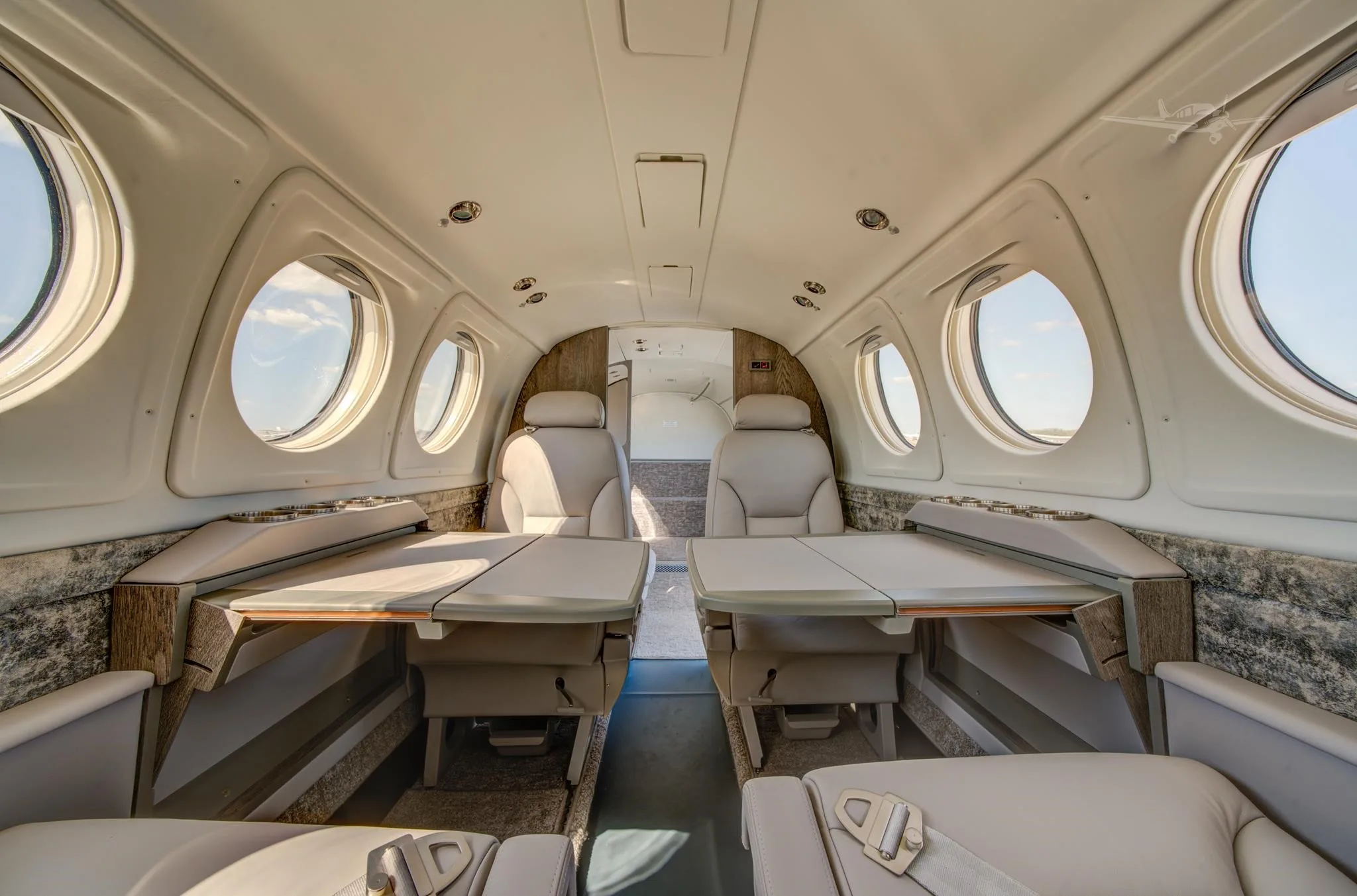 Cabin interior of a 2000 BEECHCRAFT KING AIR B200.