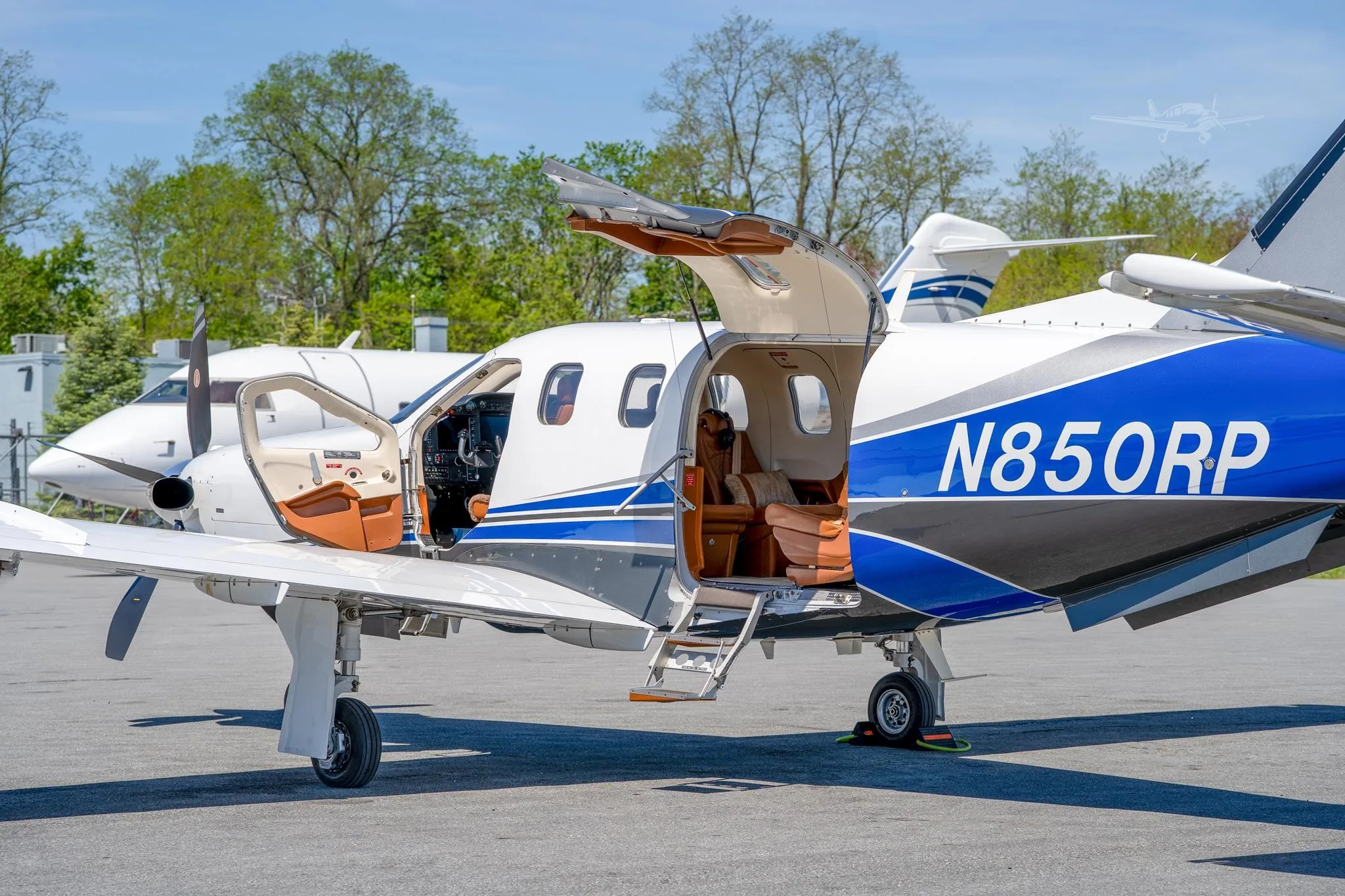 Exterior view of a 2012 DAHER TBM 850, N850RP.