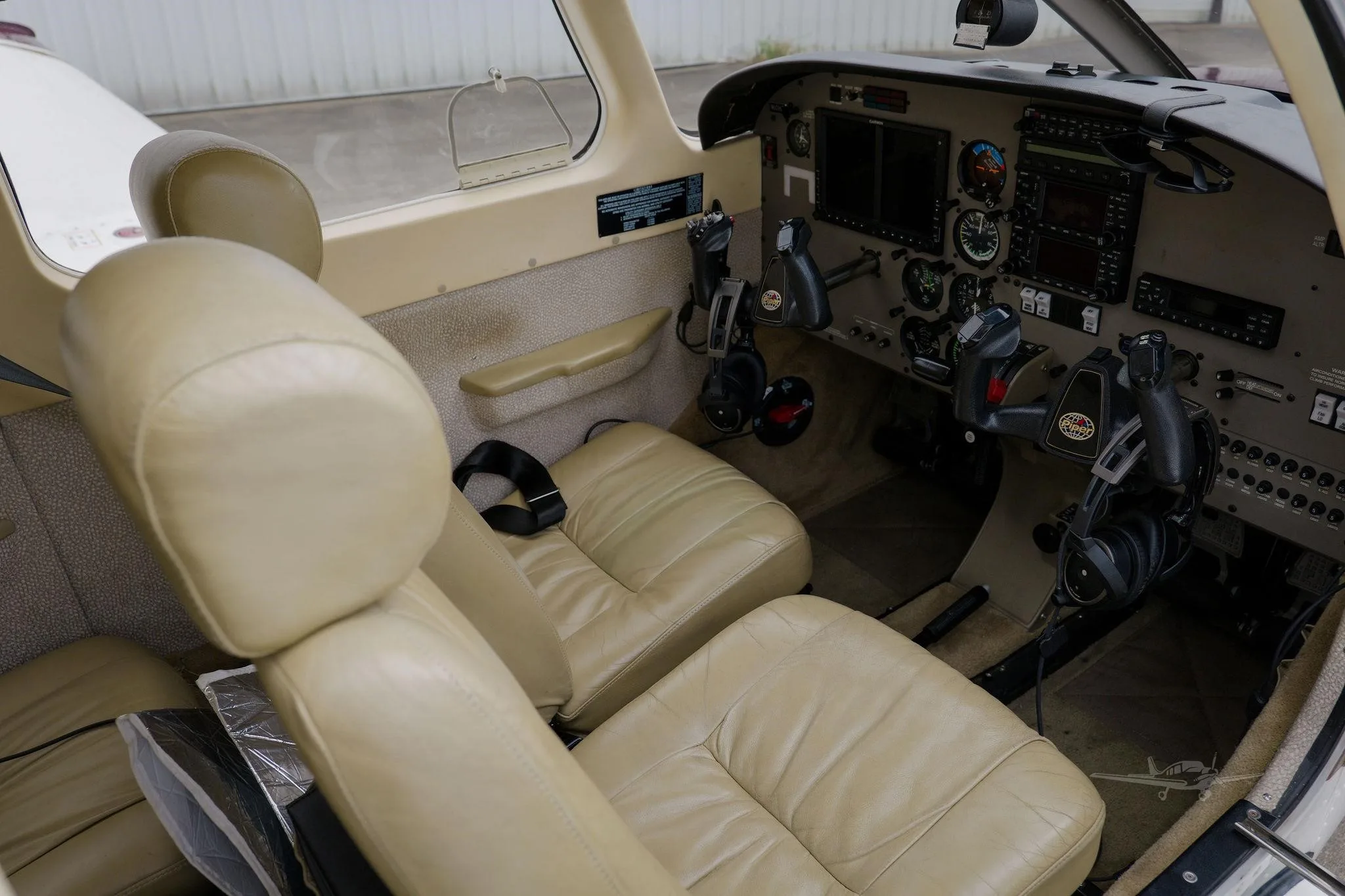 Cabin interior of a 2010 PIPER ARCHER III.