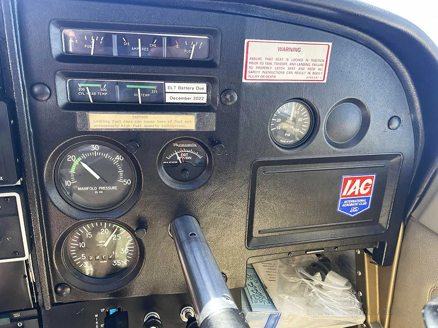 Cockpit and instrument panel of a 1969 Cessna 182M Skylane.